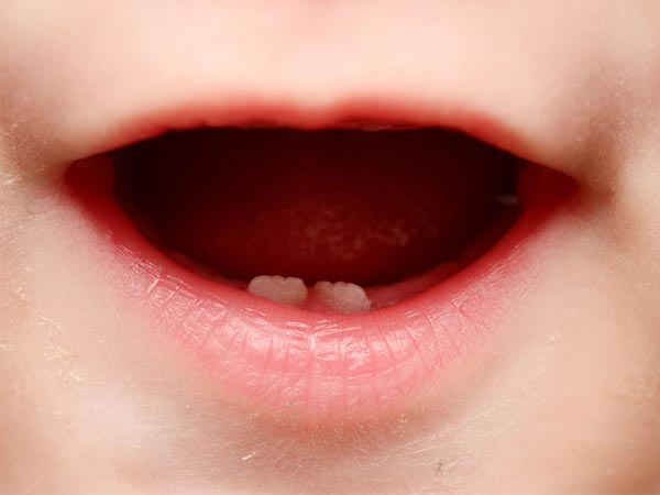 മിഠായി നല്‍കുമ്പോള്‍