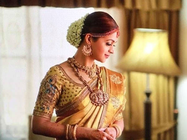 ഗോള്ഡന് നിറമുള്ള സാരി ഗോള്ഡന് നിറമുള്ള സാരി