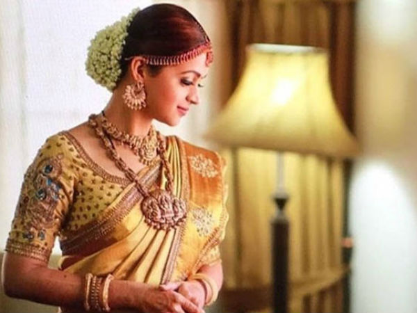 നെറ്റിച്ചുട്ടിയും മാലയും നെറ്റിച്ചുട്ടിയും മാലയും