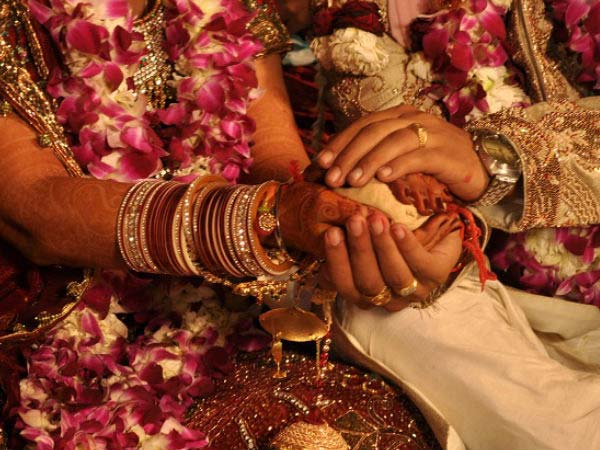  ആചാരമനുസരിച്ച്