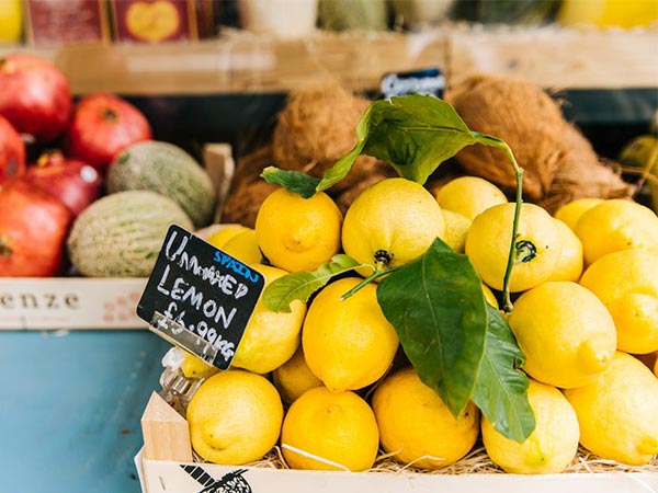 തൈരും ചെറുനാരങ്ങാനീരും കുങ്കുമപ്പൂവും തൈരും ചെറുനാരങ്ങാനീരും കുങ്കുമപ്പൂവും