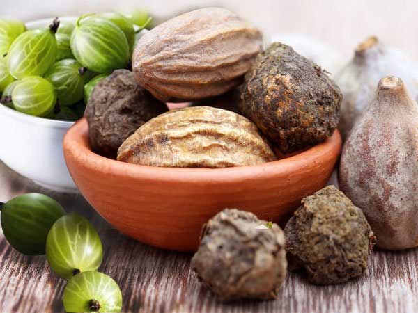 കറുത്ത നിറത്തിലെ വാള്‍നട്ട് 