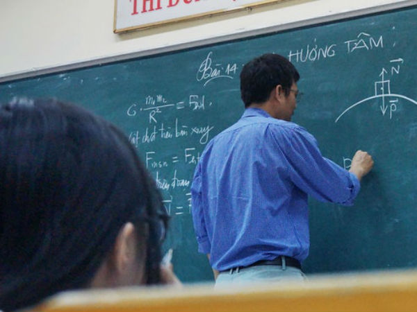  അധ്യാപകനെതിരേയുള്ള പ്രതിഷേധം