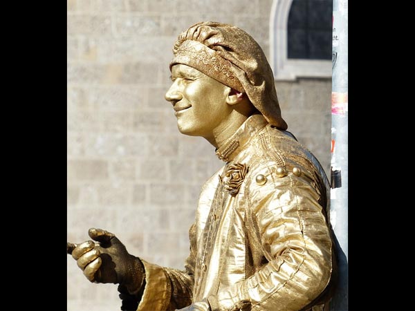 സ്വര്‍ണ നിറം