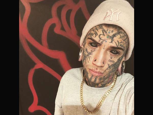  സോഷ്യല്‍ മീഡിയ