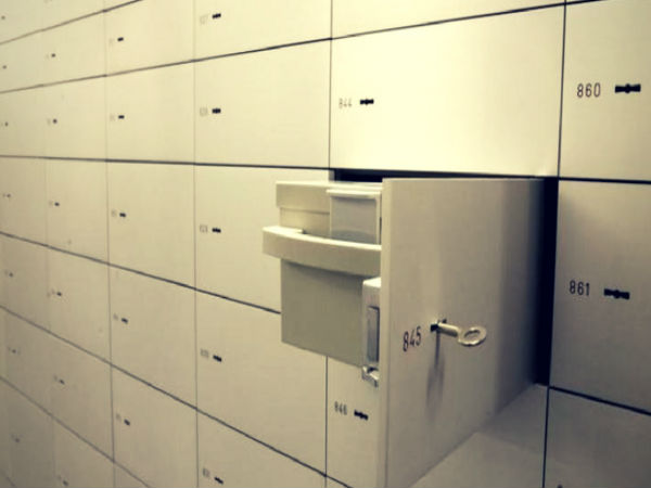 ഭിത്തിയില് നിന്നും ഒരിഞ്ച് അകറ്റി ഭിത്തിയില് നിന്നും ഒരിഞ്ച് അകറ്റി