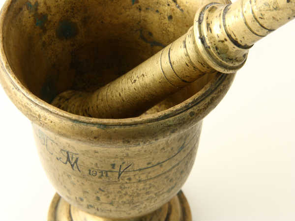 ഒരു ടൂത്ത് ബ്രഷ് ഉപയോഗിക്കുക