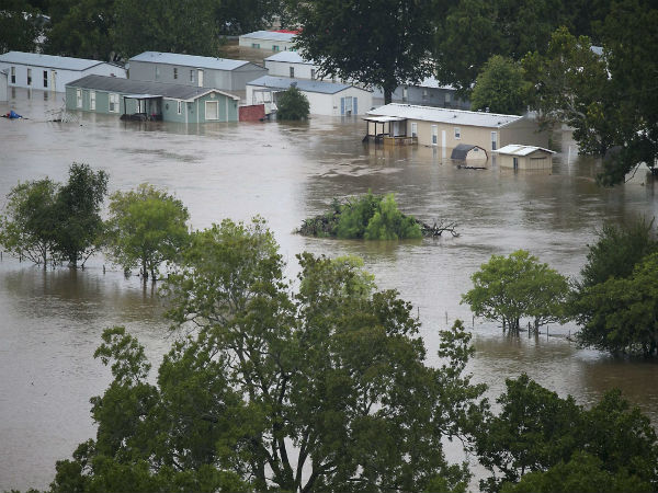 വീടിനകം വൃത്തിയാക്കുമ്പോള് വീടിനകം വൃത്തിയാക്കുമ്പോള്