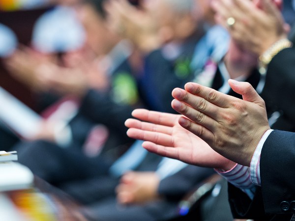 കൈ കൊട്ടുക