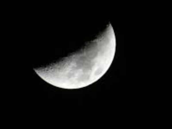 ഒന്നില് കൂടുതല് ചന്ദ്രനെ സ്വപ്നം കാണുന്നത് ഒന്നില് കൂടുതല് ചന്ദ്രനെ സ്വപ്നം കാണുന്നത്