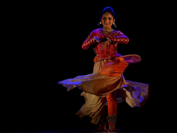 പിന്നീട് ഈ പെണ്കുട്ടി പിന്നീട് ഈ പെണ്കുട്ടി