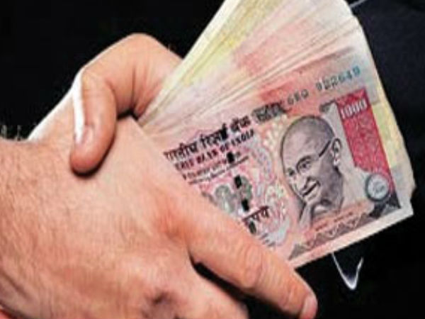 മുന്‍വാതില്‍ തുറക്കുമ്പോള്‍ 