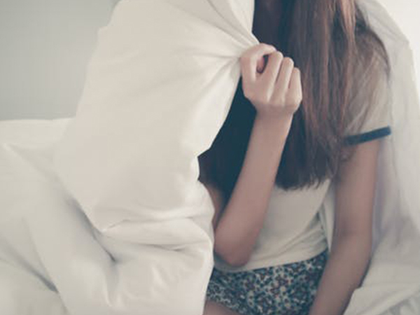 രണ്ടു പെണ്‍കുട്ടികള്‍ 