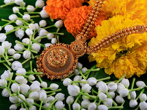 ഡിവൈൻ നെക്ലസുകൾ