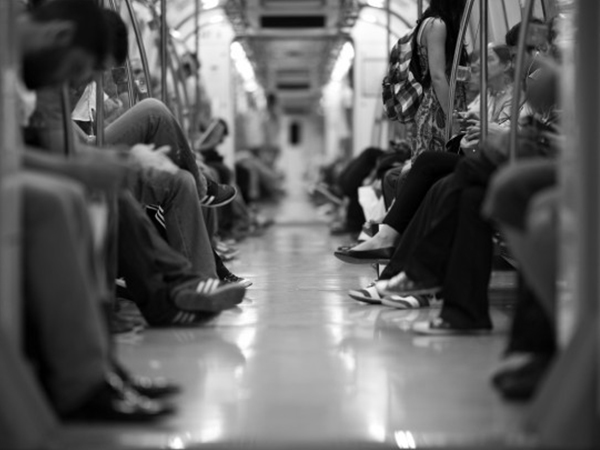 സാമൂഹിക അകലം ഗൗരവമായി പാലിക്കുക