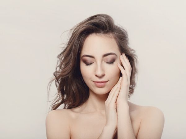 ചര്‍മ്മത്തെ ജലാംശത്തോടെ നിലനിര്‍ത്തുന്നു