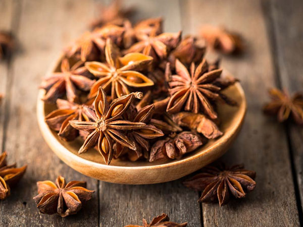 ബാക്ടീരിയയേയും ഫംഗസിനേയും ഇല്ലാതാക്കുന്നു