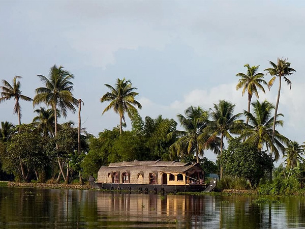 ആളോഹരി മദ്യപാനത്തില്‍ ഉയര്‍ന്ന നിരക്ക്
