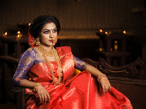 സാരിയും ആഭരണങ്ങളും സാരിയും ആഭരണങ്ങളും