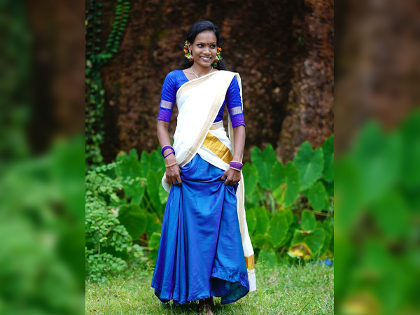 സാരിയും ദാവണിയും