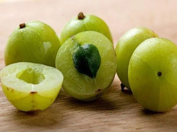 നെല്ലിക്ക ഹെയര്‍ പാക്ക്: