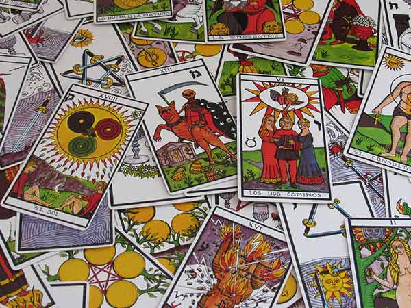 എന്താണ് ടാരറ്റ് റീഡിംങ്?