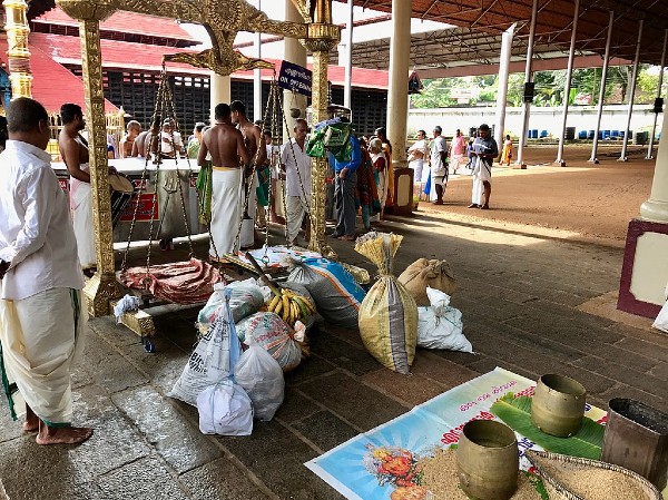 മഞ്ചാടിക്കുരു തുലാഭാരം