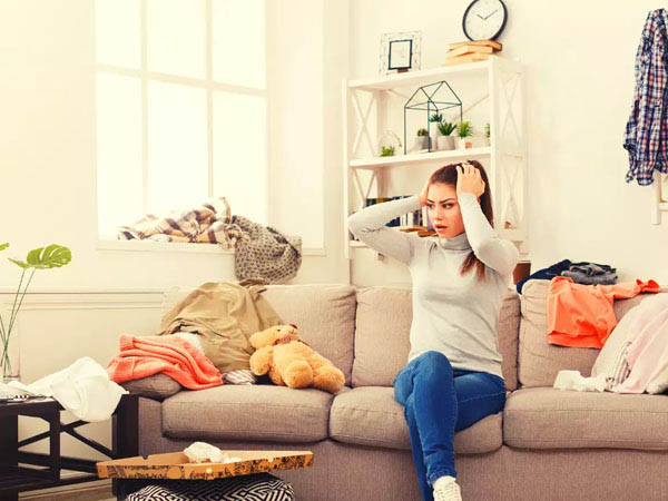 വീട് അലങ്കോലമാക്കി വയ്ക്കുന്നത്