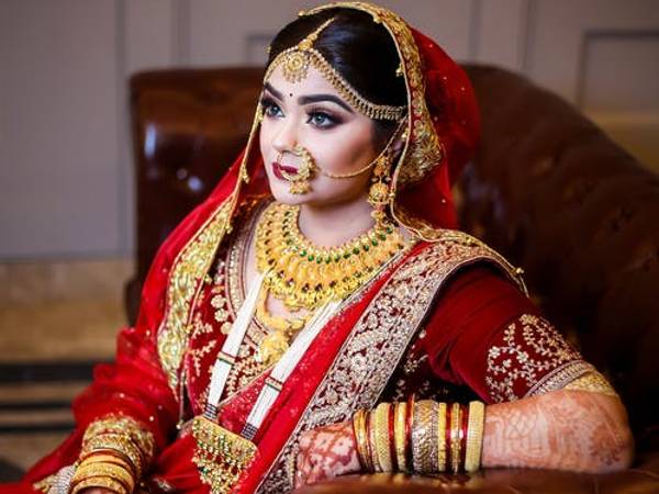 വിവാഹവുമായി ബന്ധപ്പെട്ട വസ്തുക്കള്‍