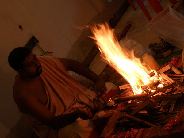 മറ്റാരെങ്കിലും തീയില്‍ എരിയുന്നത് കണ്ടാല്‍