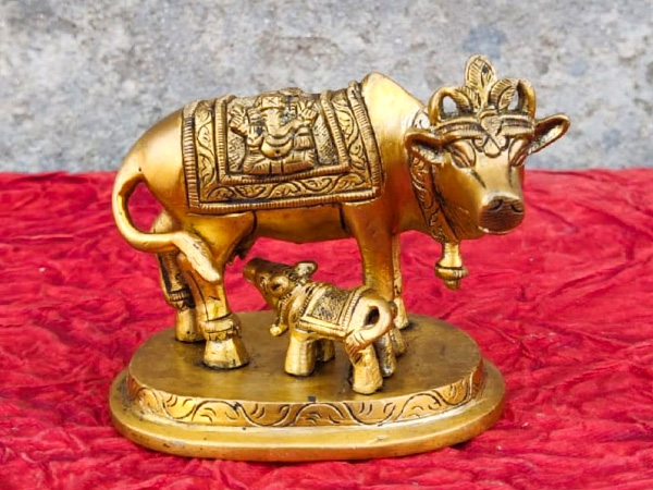 പശുവിന്റെയും കിടാവിന്റെയും പ്രതിമയുടെ അര്‍ത്ഥം 