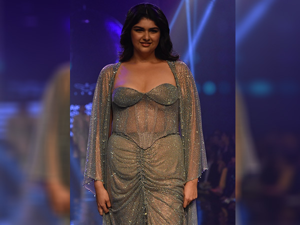 അന്‍ഷുല കപൂര്‍