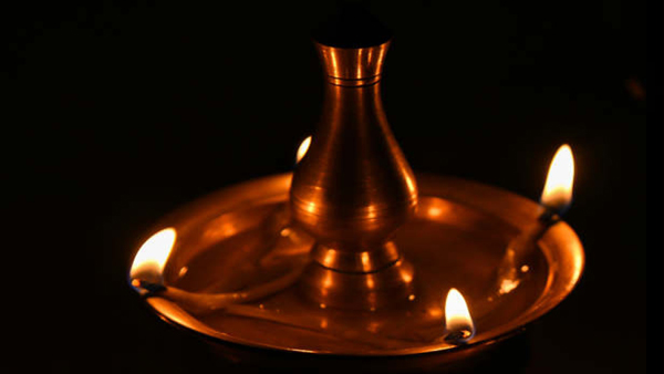 f Lightening Five Wick Nilavilakku 