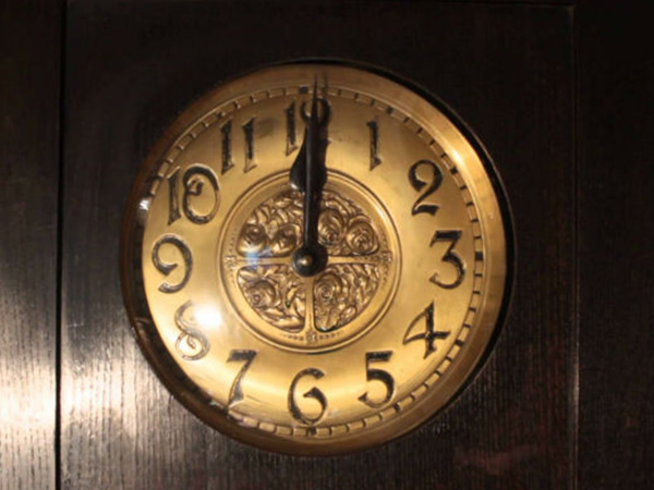 best direction for wall clock