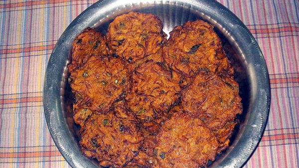 Crispy Thattukada Ullivada