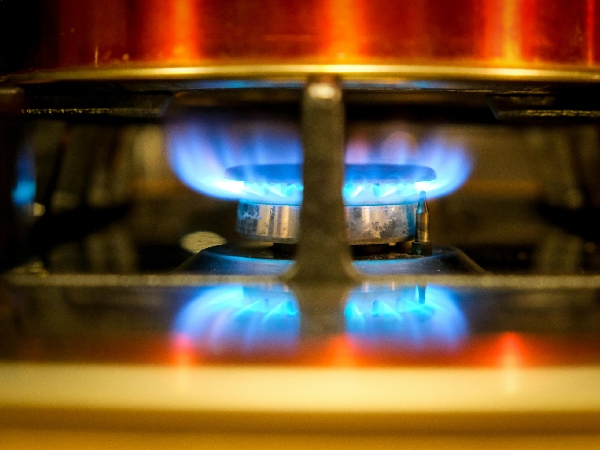 Gas stove safety tips for preventing health issues related to flames color changes