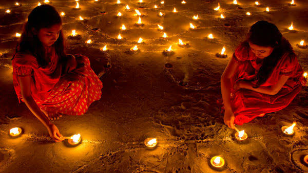 Karthigai Deepam 2025
