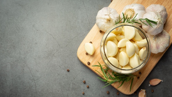 Raw Garlic on Empty Stomach