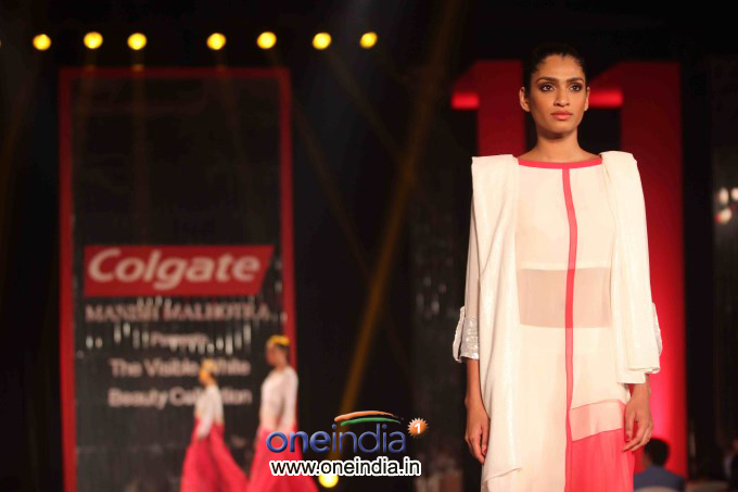 Sonam Kapoor Launch Colgate Visible White toothpaste