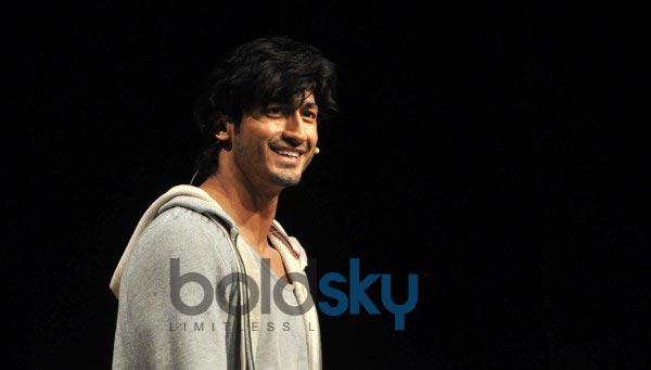 Vidyut Jamwal teaches self defence to College Girls