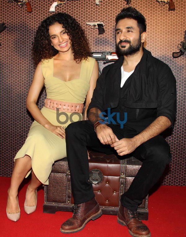 Neil Ranaut Kangana Ranaut stuns during Revolver Rani press meet - Boldsky
