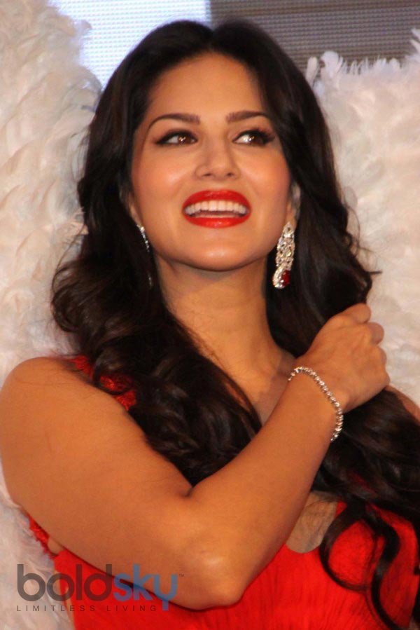 Sunny Leone stuns at MTV Splits Villa Press Meet