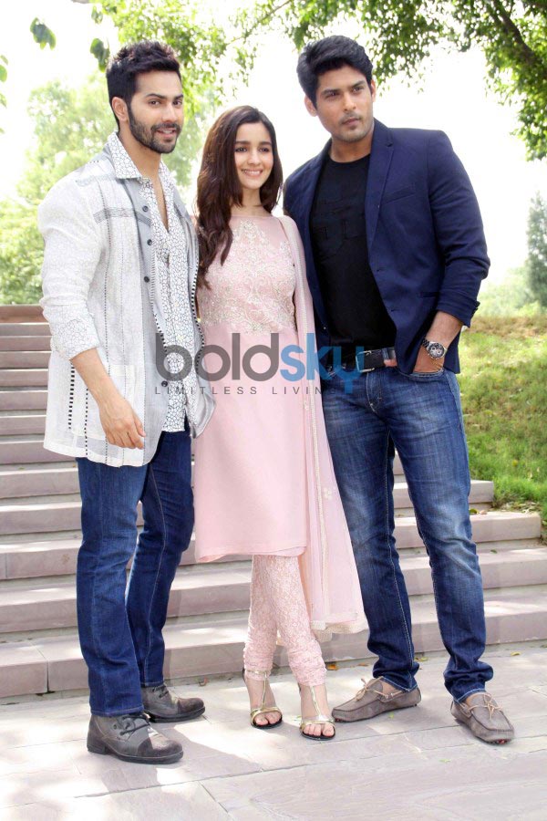Alia Bhatt stuns at Humpty Sharma Ki Dulhania Press Conference