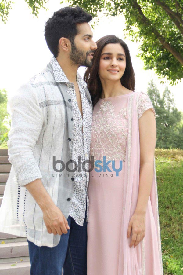 Alia Bhatt stuns at Humpty Sharma Ki Dulhania Press Conference