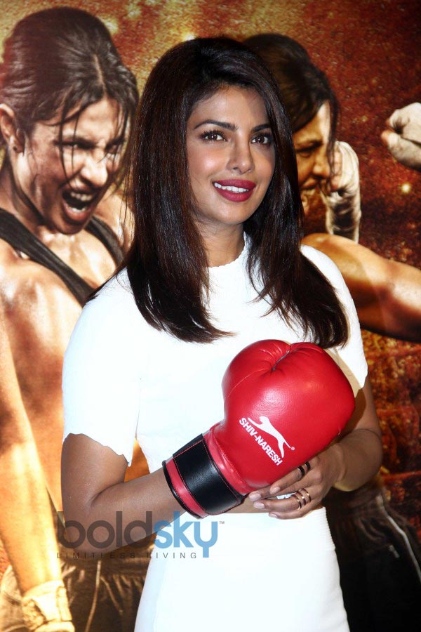 Priyanka Chopra stuns at Trailor launch of Marry Kom