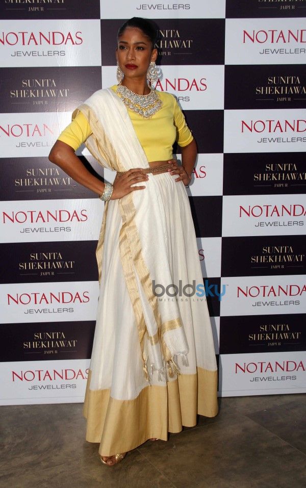 Karishma Kapoor At Sunita Shekhawats Jewellery Launch
