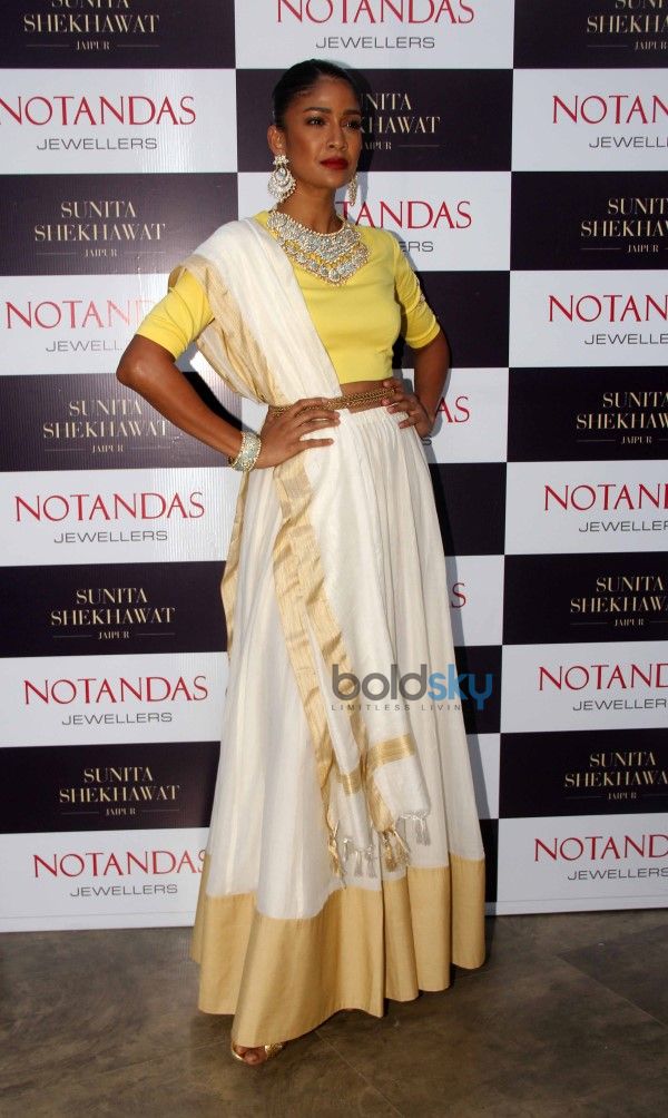 Karishma Kapoor At Sunita Shekhawats Jewellery Launch