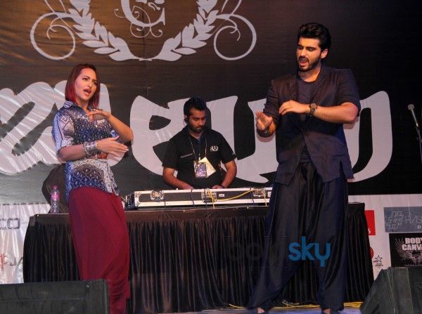 Promotion Of Movie 'Tevar' At Mithibai College Fest