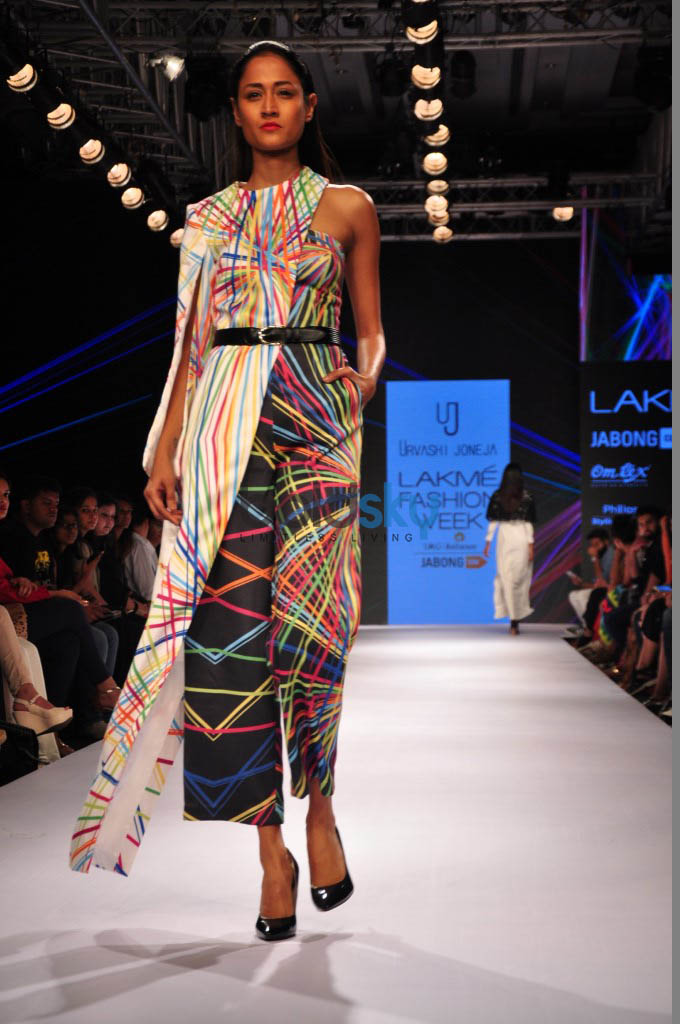 LFW Day 3 - Vasundhara, Armaan Aiman, Stephany Dsouza, Urvashi Joneja Show