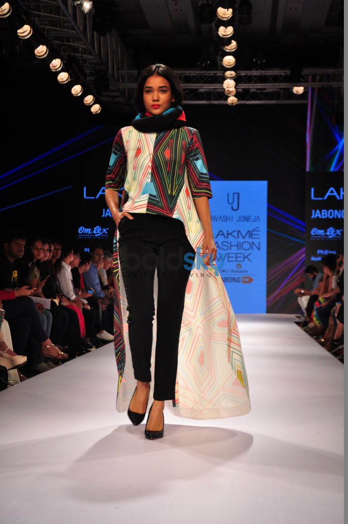 LFW Day 3 - Vasundhara, Armaan Aiman, Stephany Dsouza, Urvashi Joneja Show
